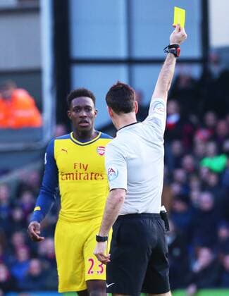 21.02.2015. London, England. Barclays Premier League. Crystal Palace versus Arsenal. Referee M Clattenberg show the first yellow card to Welbeck xChakirxDahmanix  ActionPlus11599238