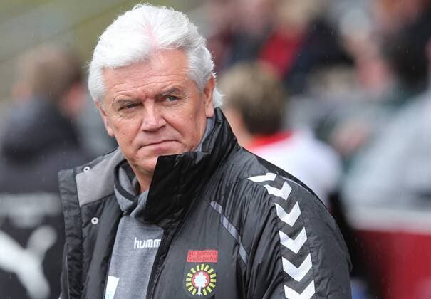21.02.2015 Großaspach Fußball 3. Liga 26. Spieltag Saison 2014 2015 VfB Stuttgart II vs. SG Sonnenhof Großaspach: SG Trainer Uwe Rapolder enttäuscht