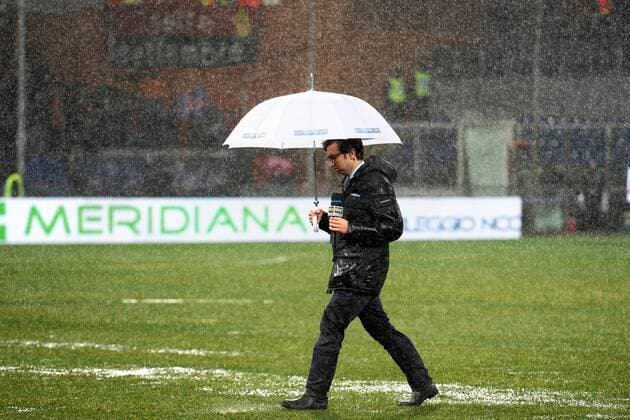 Aktuell Fußball, Italien, Regen-Spielabsage in Genua Sky Anchorman. Match suspended for heavy rain Genova 21-02-2015 Stadio Marassi Football Calcio Serie A Sampdoria vs. Genoa CFC. andreaxstaccioli
