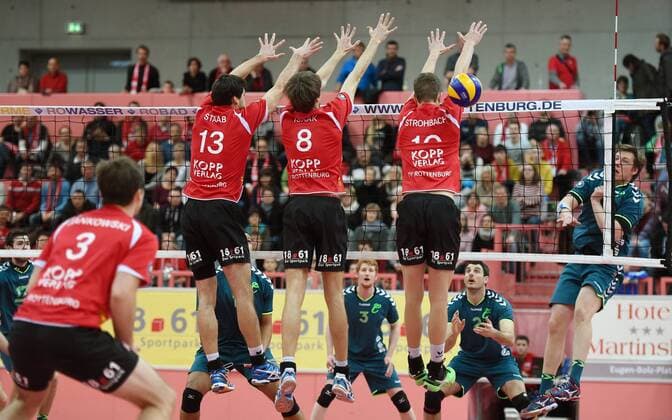 Volleyball 1. Bundesliga 2014 2015 TV Rottenburg - CV Mitteldeutschland 21.02.2015 Block TV Rottenburg; Oliver Staab (Nr.13), Felix Isaak (Nr.8) und Tom Strohbach (Nr. 10) 