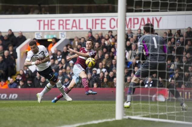 22.02.2015. London, England. Barclays Premier League. Tottenham Hotspur versus West Ham United. West Ham United s Mark Noble has an effort as his side look for their second goal. xNigelxCookex  ActionPlus11599719