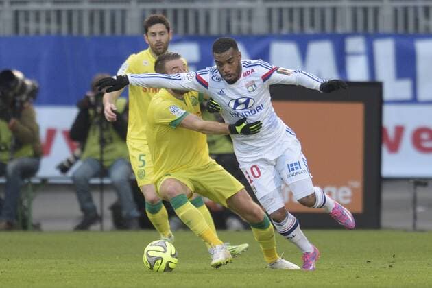 Alexandre Lacazette (lyon) vs Lucas Deaux (nantes) FOOTBALL : Lyon vs Nantes - Ligue 1 - 22 02 2015 FredericChambert Panoramic 