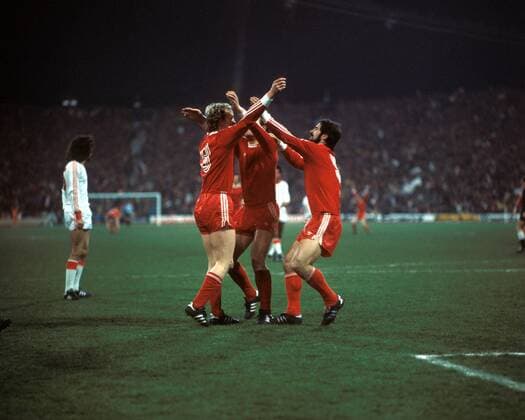 Europapokal der Landesmeister Viertelfinale, FC Bayern München - Benfica Lissabon: Bayern beim Torjubel, li.: Bernd Dürnberger, re.: Gerd Müller