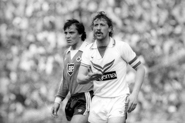 FC Schalke 04 - Hamburger SV: Felix Magath (li., HSV) und Bernd Thiele (Schalke)