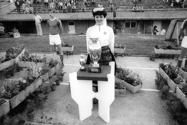 Fußball, EM Finale 1976 in Belgrad, Tschechoslowakei - Deutschland 5:3 i. E Europameisterschaft Finale, BR Deutschland - Tschechoslowakei in Belgrad: Der Coupe Henri-Delaunay