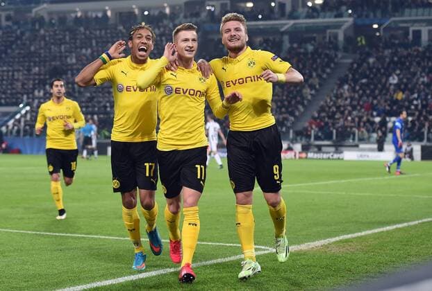 FUSSBALL CHAMPIONS LEAGUE SAISON 2014 2015 ACHTELFINAL HINSPIEL Juventus Turin - Borussia Dortmund 24.02.2015 Torjubel nach dem 1:1: Pierre-Emerick Aubameyang (li) und Ciro Immobile (re) umjubeln den Torschuetzen Marco Reus (Mitte, alle Borussia Dortmund) 