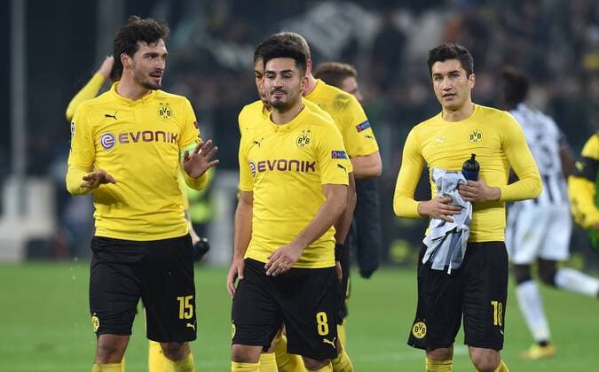 FUSSBALL CHAMPIONS LEAGUE SAISON 2014 2015 ACHTELFINAL HINSPIEL Juventus Turin - Borussia Dortmund 24.02.2015 Mats Hummels, Ilkay Guendogan und Nuri Sahin (v.l., alle Borussia Dortmund) sind nach dem Abpfiff enttaeuscht 