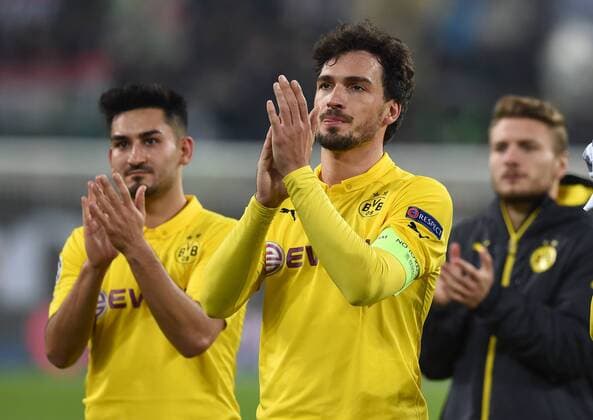 FUSSBALL CHAMPIONS LEAGUE SAISON 2014 2015 ACHTELFINAL HINSPIEL Juventus Turin - Borussia Dortmund 24.02.2015 Ilkay Guendogan und Mats Hummels (v.l., beide Borussia Dortmund) sind nach dem Abpfiff enttaeuscht 