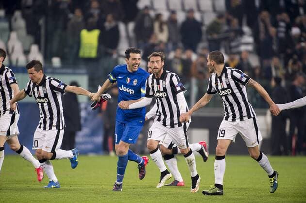 Juventus team group Mannschaftsbild Totale FEBRUARY 24, 2015 - Football Soccer : Juventus players celebrate after winning the UEFA Champions League Round of 16 1st leg match between Juventus 2-1 Borussia Dortmund at Juventus Stadium in Turin, Italy. NoxThirdxPartyxSales  (ptmb071567)