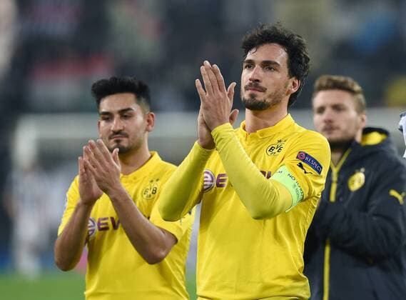 FUSSBALL CHAMPIONS LEAGUE SAISON 2014 2015 ACHTELFINAL HINSPIEL Juventus Turin - Borussia Dortmund 24.02.2015 Mats Hummels (re, Borussia Dortmund) nachdenklich nach dem Spiel 