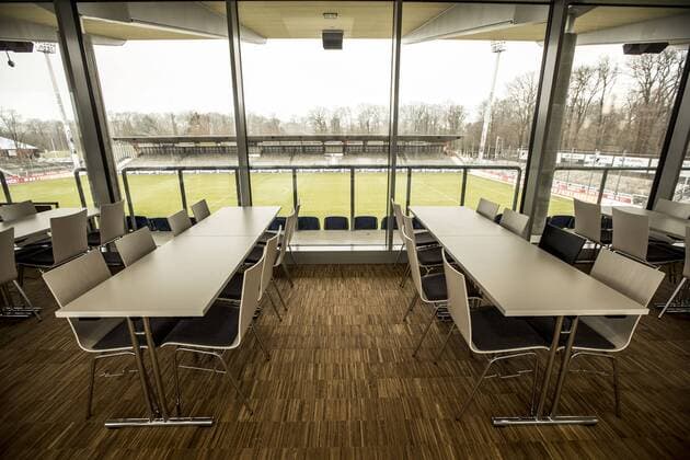 Fußball, Stadiongeschichte Stuttgarter Kickers Bar - Presserundgang im neu umgebauten Gazi Stadion auf der Waldau - Stuttgarter Kickers