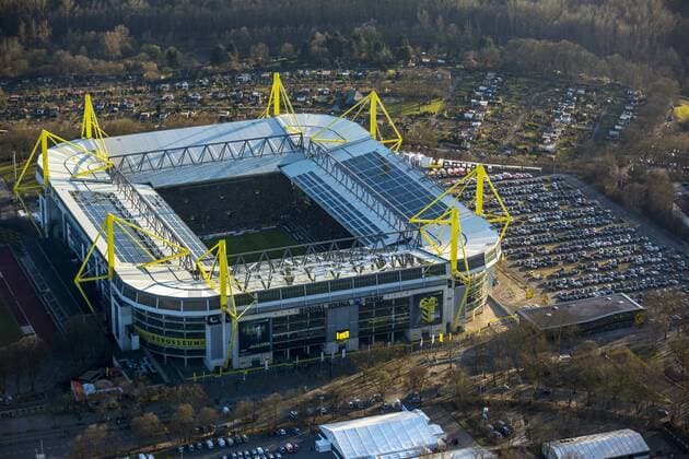 Revier-Derby im Signal Iduna Park, Borussia Dortmund gegen FC Schalke 04 endete 3:0 im Westfalenstadion Dortmund, Blick vom Norden auf das Bundesliga Stadion mit der Südkurve, Dortmund, Ruhrgebiet, Nordrhein-Westfalen, Deutschland !ACHTUNGxMINDESTHONORARx60xEURO!
