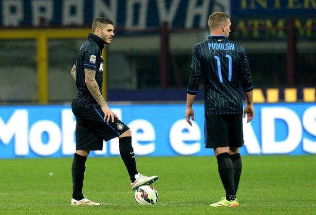 Serie A, Inter Mailand - AC Florenz (ACF Fiorentina) (ACF Fiorentina (AC Florenz (ACF Fiorentina) ) ) , mauro icardi e Lukas Podolski a centrocampo dopo il gol subito xHOCHxZWEIx xItalyxPhotoxPressx 