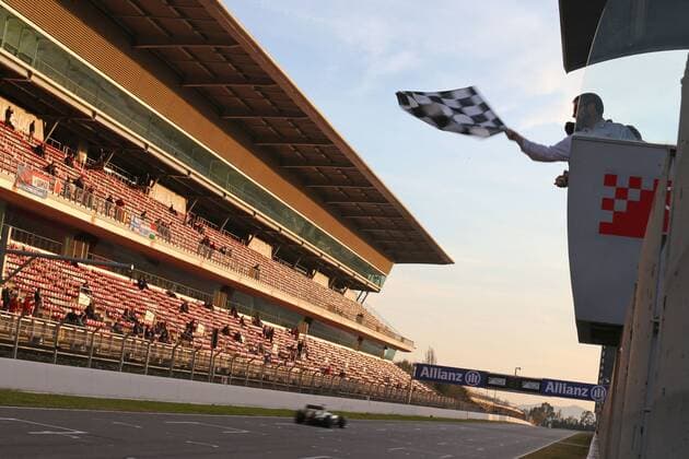 Circuit de Barcelona-Catalunya - The chequered flag at the end of pre-season testing. 01.03.2015. F1 Testing Barcelona, Spain 26 February - 1 March 2015 