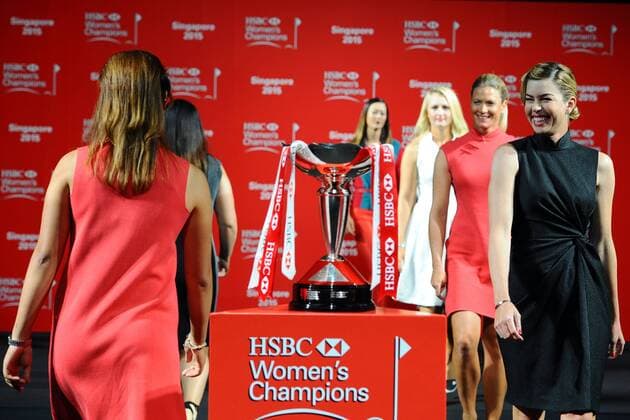 (150303) -- SINGAPORE, March 3, 2015 -- Paula Creamer (1st R) of the U.S. attends a pre-competition event of HSBC Women s Champions golf tournament in Singapore, March 3, 2015. HSBC Women s Champions held a pre-competition event in Singapore s Raffles City Convention on Tuesday. ) (SP)SINGAPORE-GOLF-HSBC WOMEN S CHAMPIONS-PRE-COMPETITION EVENT ThenxChihxWey 