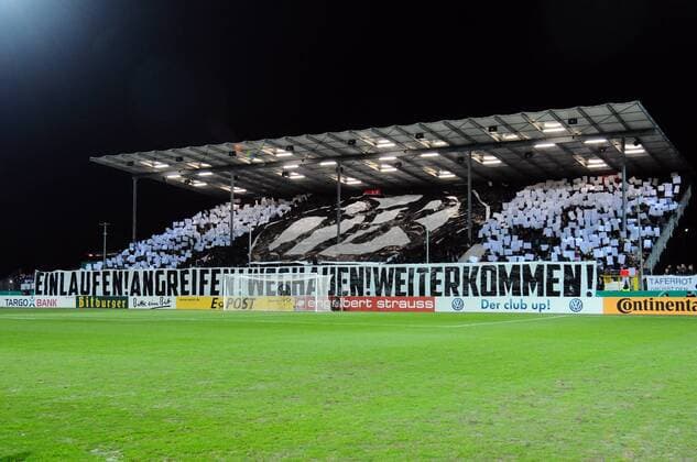 Choreografie der VfR-Fans: Einlaufen! Angreifen!Weghauen! Weiterkommen!. Deutschland, Aalen: Fussball, DFB-Pokal, Achtelfinale: VfR Aalen vs. TSG 1899 Hoffenheim am 03.03.2015, Scholz-Arena .