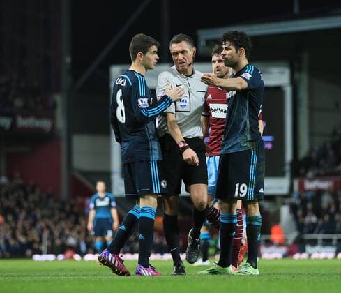 Chelsea s Oscar and Diego Costa argue with referee Andre Marriner Barclays Premier League - - West Ham United vs FC Chelsea United - Upton Park - England - 4th March 2015 - Picture DavidxKlein Sportimage EDITORIAL USE ONLY. No use with unauthorised audio, video, data, fixture lists, club league logos or live services. Online in-match use limited to 120 images, no video emulation. No use in betting, games or single club league player publications.