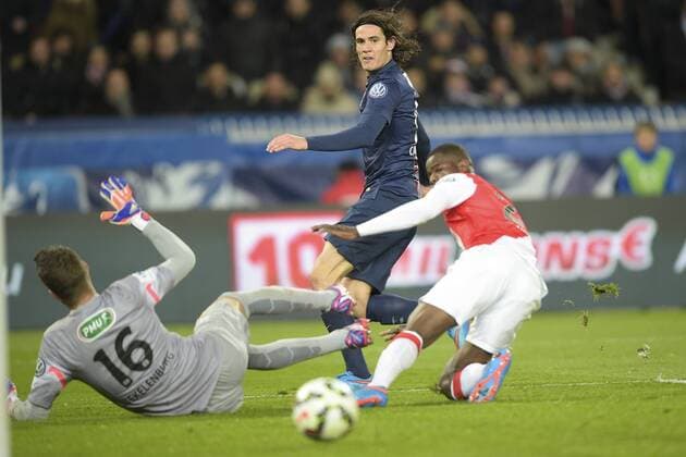 Edinson CAVANI (PSG) vs Uwa Echiejile ELDERSON - Maarten STEKELENBURG (Monaco) FOOTBALL : PSG vs AS Monaco - Quart de Finale - Coupe de Fance - 04 03 2015 JBAutissier Panoramic 