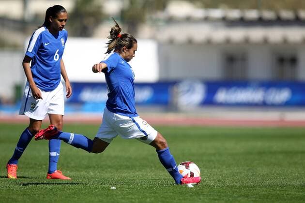 v.li.: Marta Silva (Brasilien) erzielt das Tor zum 0:1, scores the goal, Aktion, Action Freistoß, Freistoss Fussball, Algarve Cup 2015, Schweden - Brasilien, xmrx