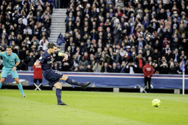 Zlatan Ibrahimovic (psg) frappe et marque le penalty FOOTBALL : Paris st Germain vs RC Lens - Ligue 1 - 07 03 2015 StephaneAllaman Panoramic 