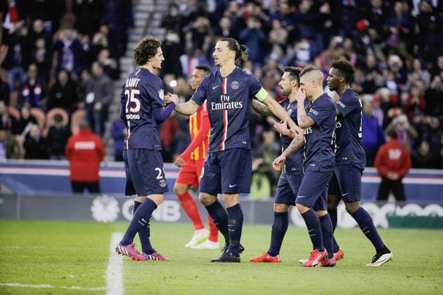 Zlatan Ibrahimovic (psg) joie suite au but avec Adrien Rabiot (psg), Marco Verratti (psg), Ezequiel Ivan Lavezzi (psg) (Pocho) FOOTBALL : Paris st Germain vs RC Lens - Ligue 1 - 07 03 2015 StephaneAllaman Panoramic 