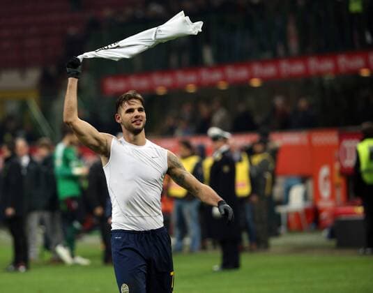 07.03.2015. San Siro stadium, Milan, Italy. Serie A football. AC Milan versus Hellas Verona. Tachtsidis celebrates with fans at end of the match xPaoloxNuccix  ActionPlus11603363