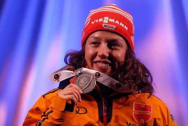 BIATHLON - IBU WC Kontiolahti 2015 KONTIOLAHTI,FINLAND,08.MAR.15 - BIATHLON - IBU World Championships, 10km pursuit, ladies, Medal Plaza, award ceremony. Image shows Laura Dahlmeier (GER).