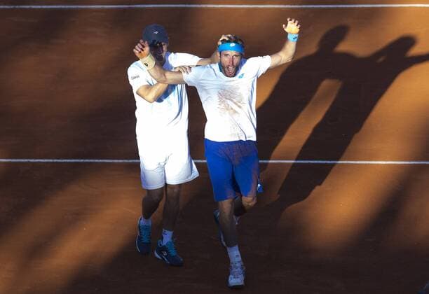 Argentina s Leonardo Mayer (R) celebrates with his captain Daniel Orsanic after the Davis Cup World Group first round singles match in Villa Martelli, near Buenos Aires, capital of Argentina, March 8, 2015. The match broke the record of duration with 6 hours and 42 minutes, as the longest match in the history of the Davis Cup. MartinxZabala) (da) (SP)ARGENTINA-VILLA MARTELLI-TENNIS-DAVIS CUP e MARTINxZABALA 