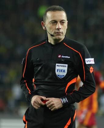 Turkey sportoto super league big derby match between Fenerbahce v Galatasaray at Sukru Saracoglu Stadium in Istanbul on March 08, 2015. Final Score: Fenerbahce 1 - Galatasaray 0 Pictured: Referee Cuneyt Cakir 