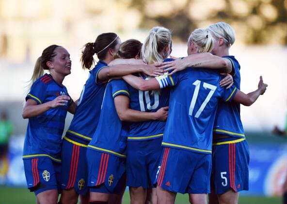 (150310) -- VRS ANTONIO, March 9, 2015 -- Team Sweden celebrate a goal during the Algrave Cup football match against China in Vila Real de Santo Antonio on March 9, 2015. Sweden won 3-0. ) (SP)PORTUGAL-VRS ANTONIO-FOOTBALL-SWEDEN VS CHINA ZhangxLiyun 