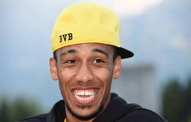 Donnerstag 31.07.2014, Saison 2014 2015, 1. Bundesliga, Trainingslager, TL, BV Borussia Dortmund in Bad Ragaz, Pierre Emerick Aubameyang (BVB), beim Interview, Portrait, Lacht DeFodi01045006638