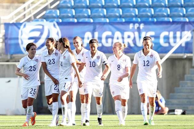 v.li.: Nr 23 Christen Press (USA) mit Torjubel, celebrate the goal, goal celebration, Jubel über das Tor 2:0 Fussball, Algarve Cup 2015, USA - Frankreich, xmrx