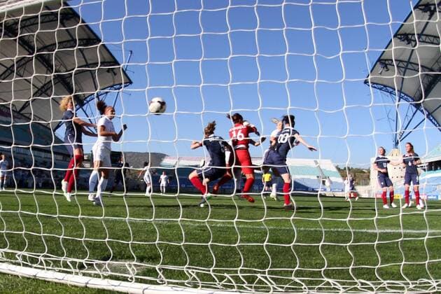 v.li.: Julie Johnston (USA) erzielt das Tor zum , scores the goal 1:0 Fussball, Algarve Cup 2015, USA - Frankreich, xfsx