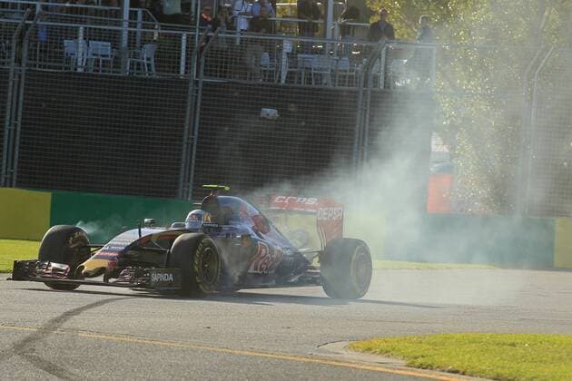 13.03.2015. Melbourne, Australia. Austalian Grand Prix. Friday Practice. Scuderia Toro Rosso driver Carlos Sainz Jnr takes a spin after catching on some grass xLeannexBoonx  ActionPlus11604517