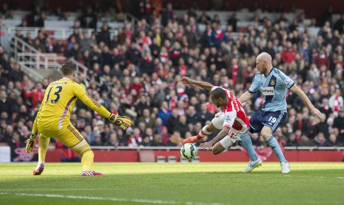 14.03.2015. London, England. Barclays Premier League. Arsenal versus West Ham. Arsenal s Theo Walcott goes down under the challenge frrom West Ham United s James Collins but no penalty was given. xNigelxCookex  ActionPlus11604755