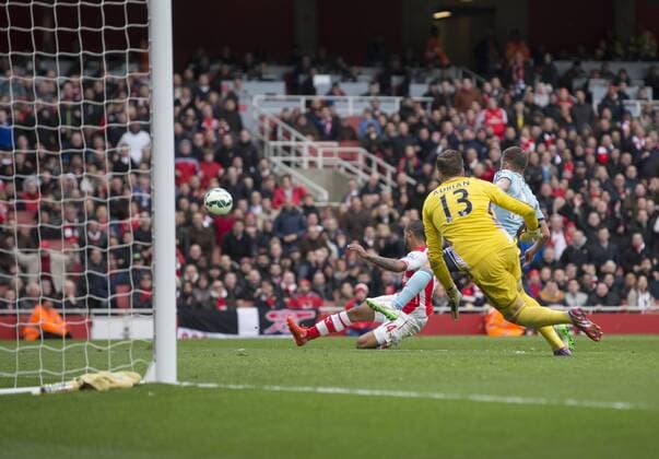 14.03.2015. London, England. Barclays Premier League. Arsenal versus West Ham. Arsenal s Theo Walcott misses an open goal. xNigelxCookex  ActionPlus11604793