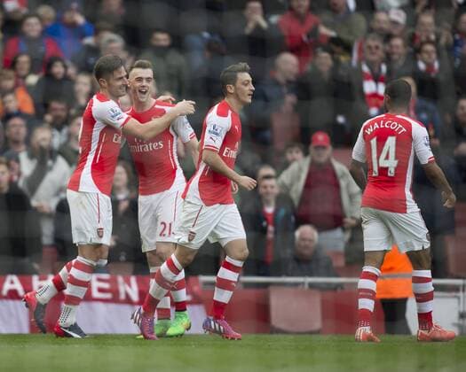 14.03.2015. London, England. Barclays Premier League. Arsenal versus West Ham. Arsenal s Calum Chambers celebrates with opening goalscorer Olivier Giroud. xNigelxCookex  ActionPlus11604798