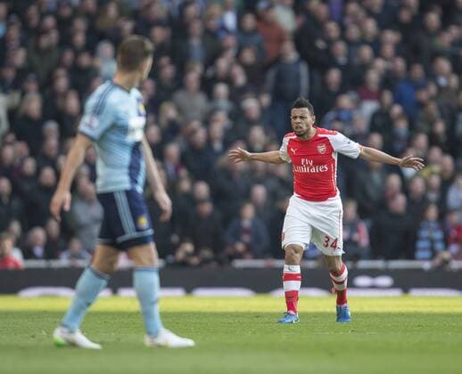 14.03.2015. London, England. Barclays Premier League. Arsenal versus West Ham. Arsenal s Francis Coquelin argues with the linesman. xNigelxCookex  ActionPlus11604930