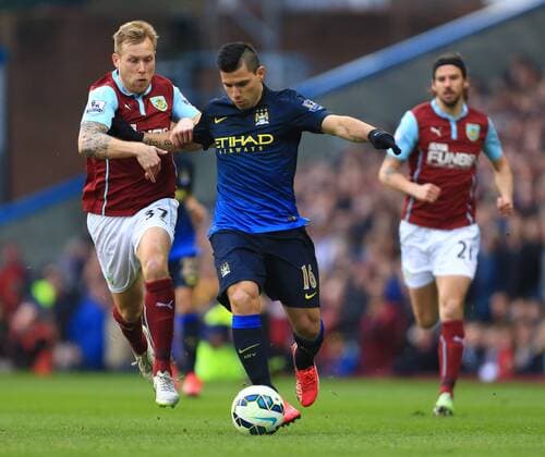 Scott Arfield of Burnley battles Sergio Kun Aguero of Manchester City - Burnley vs. Manchester City - Barclay s Premier League - Turf Moor - Burnley - 14 03 2015 Pic Philip Oldham Sportimage EDITORIAL USE ONLY. No use with unauthorised audio, video, data, fixture lists, club league logos or live services. Online in-match use limited to 120 images, no video emulation. No use in betting, games or single club league player publications.