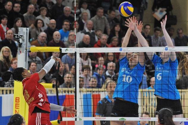 14.03.2015, xtkx, Volleyball 1.Bundesliga Damen Play Offs 1 4 Finale, VC Wiesbaden - SC Potsdam, v.l. Jessica Rivero (SC Potsdam), Kaisa Alanko (VC Wiesbaden) , Regina Schaeperklaus (VC Wiesbaden),