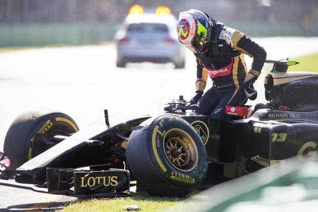 March 15, 2015: Pastor Maldonado (VEN) 13 from the Lotus F1 Team crashes at the 2015 Australian Formula One Grand Prix at Albert Park, Melbourne, Australia. Formula One 2015: Australia MAR 15 - ZUMAc04_
