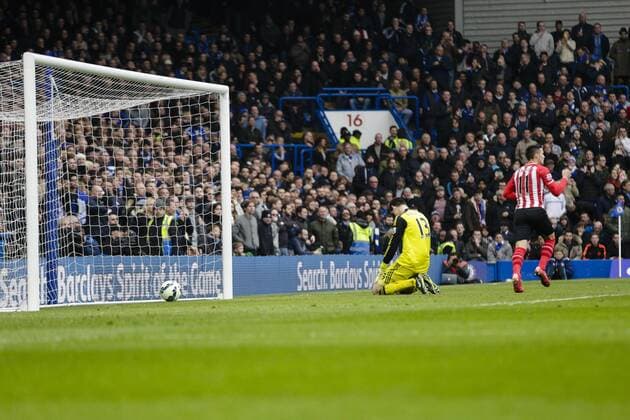 15.03.2015. London, England. Barclays Premier League. Chelsea versus Southampton. Chelsea& x2019;s goalkeeper Thibaut Courtois hangs his head in disappointment as Southampton s Dusan Tadic turns away to celebrate scoring his penalty to make it 1-1 xCraigxMercerx  ActionPlus11605259