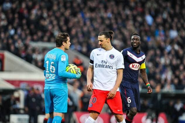 Cedric Carrasso (gir) vs Zlatan Ibrahimovic (psg) FOOTBALL : Bordeaux vs PSG - 29eme journee de L1 - 15 03 2015 ThierryBreton Panoramic 