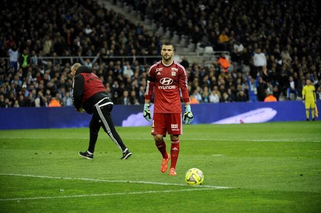 Lopes (OL) recoit des projectils FOOTBALL : Marseille vs Lyon - Ligue 1 - 15 02 2015 FranckPennant Panoramic 