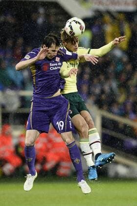 Serie A AC Florenz (ACF Fiorentina) ACF Fiorentina vs AC Milan foto DanielexBuffa Image Pictured: Keisuke Honda-Jose Basanta 