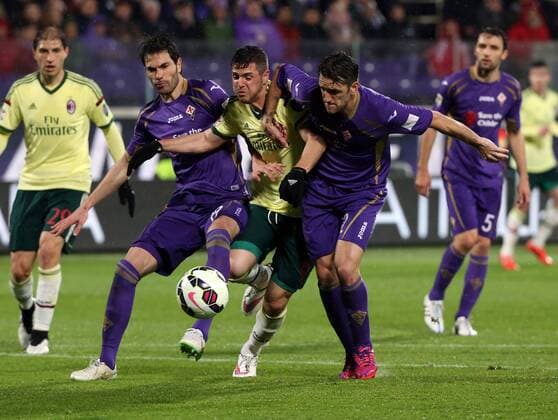 16.03.2015. Artemio Franchi stadium, Firenze, Italy. Serie A football. Fiorentina versus AC Milan. Destro tries to get between Basanta and Gonzalo xPaoloxNuccix  ActionPlus11605511
