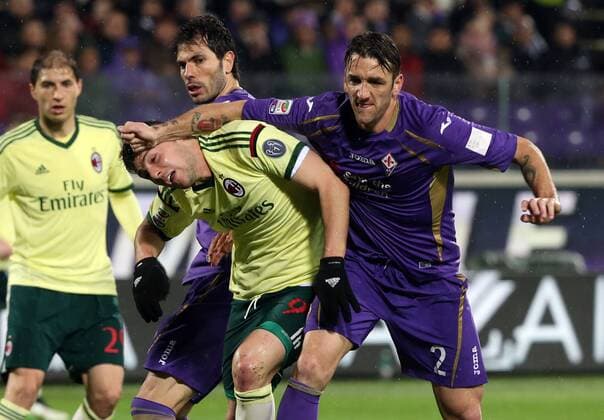16.03.2015. Artemio Franchi stadium, Firenze, Italy. Serie A football. Fiorentina versus AC Milan. Destro gets rough treatment from Gonzalo xPaoloxNuccix  ActionPlus11605512