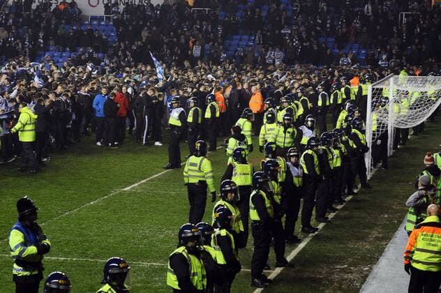 Football - 2014 2015 FA Cup - Sixth Round, Replay: Reading s fans incade the pitch after the match at the Madjeski Stadium. COLORSPORT ANDREW COWIE 
