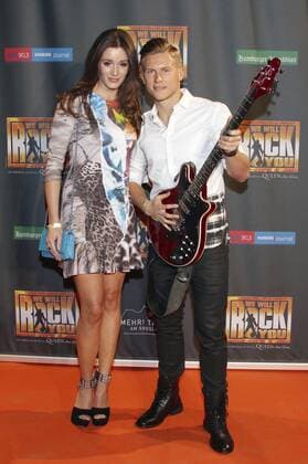 Matthias Ostrzolek mit Freundin Ann-Kathrin Ertl bei der Premiere des Musicals We Will Rock You im Mehr! Theater. Hamburg, 16.03.2015 Foto:xgbrcix xFuturexImage