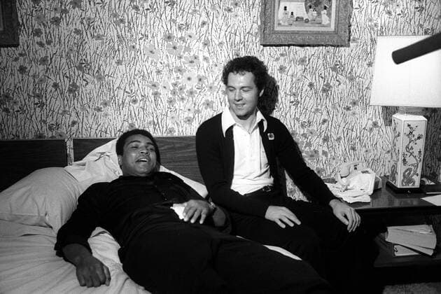 Franz Beckenbauer (re., BR Deutschland) besucht Muhammad Ali (USA)